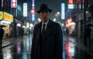 《异能侦探》悬疑短剧封面,侦探人物在雨夜街头