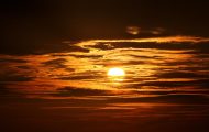 《盛夏恋曲》青春爱情短剧封面,海边夕阳场景